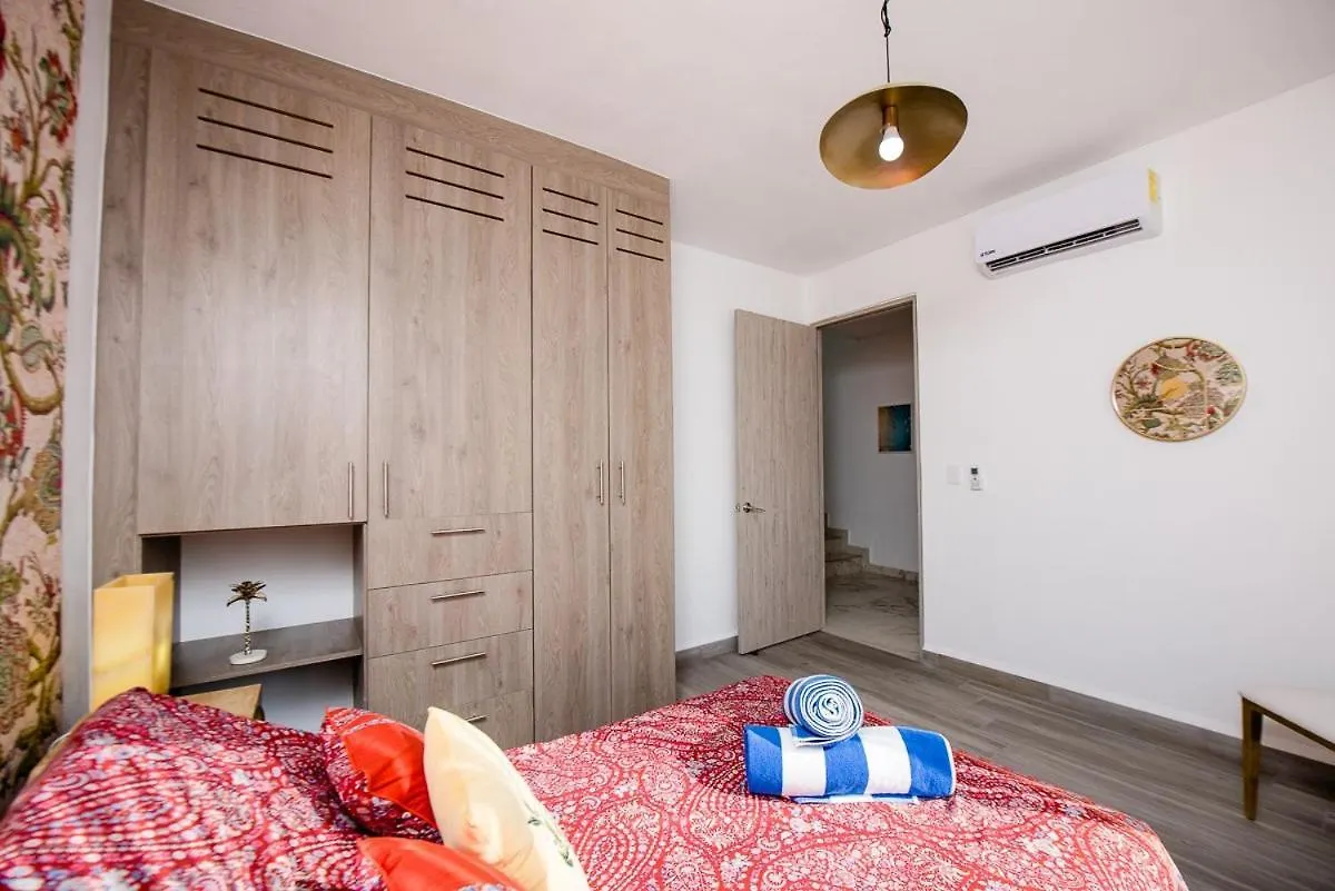 Charming & Comfortable House, 15 Min To Downtown Playa del Carmen Holiday home