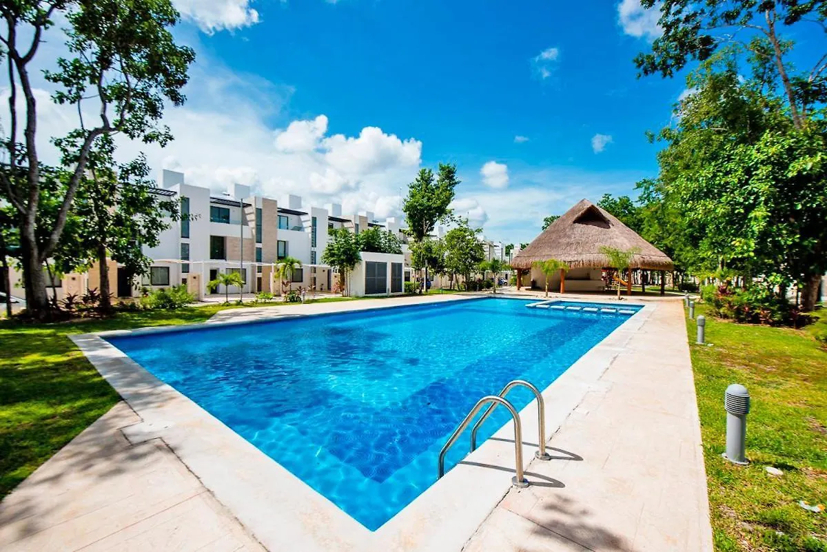 Charming & Comfortable House, 15 Min To Downtown Playa del Carmen