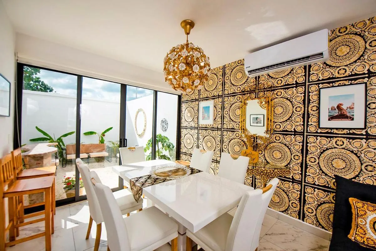 Charming & Comfortable House, 15 Min To Downtown Playa del Carmen