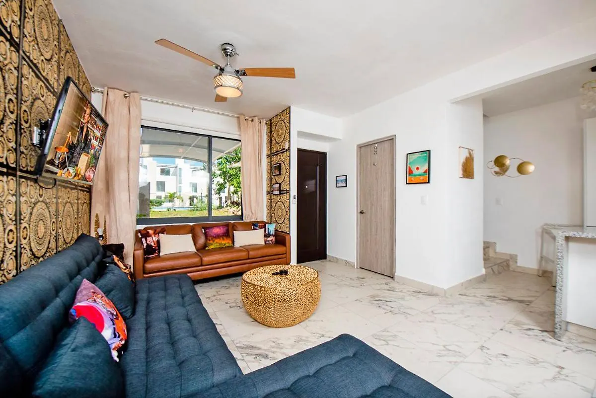 Charming & Comfortable House, 15 Min To Downtown Playa del Carmen Mexico