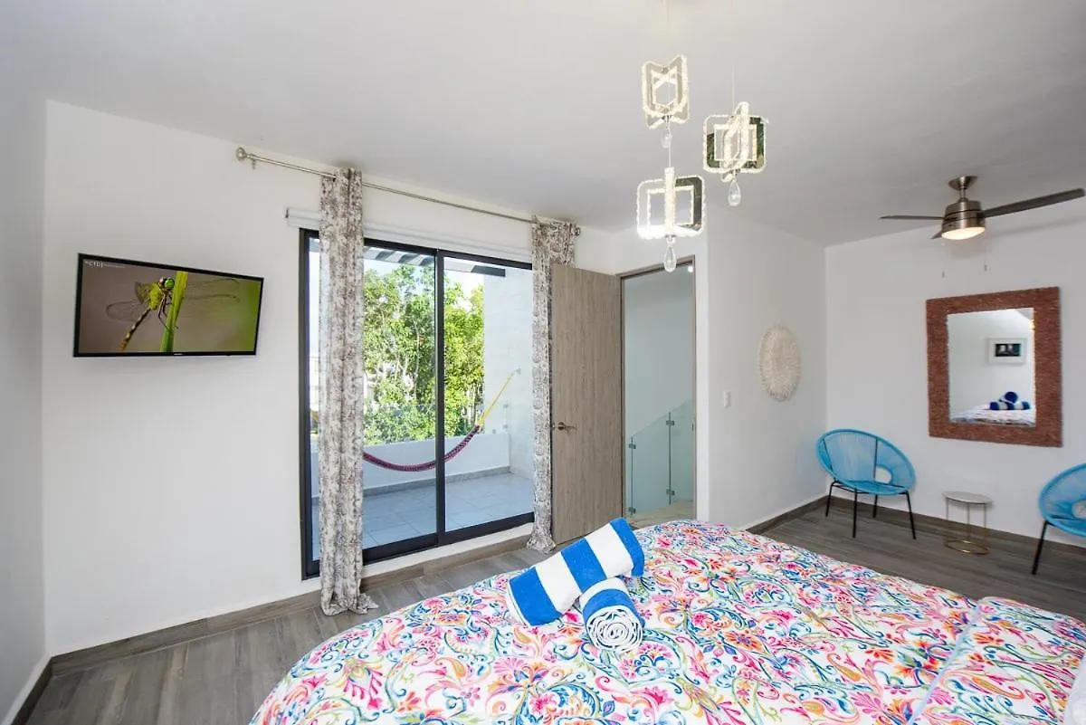 Charming & Comfortable House, 15 Min To Downtown Playa del Carmen 0*,  Mexico