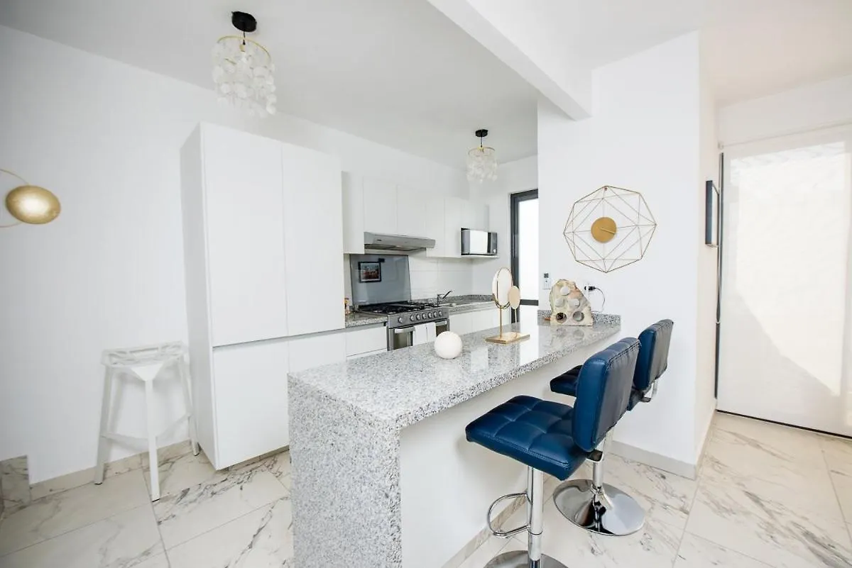 Charming & Comfortable House, 15 Min To Downtown Playa del Carmen Mexico