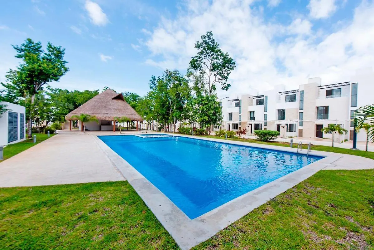Charming & Comfortable House, 15 Min To Downtown Playa del Carmen 0*,