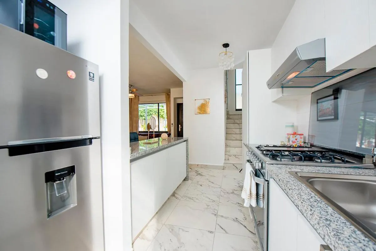 Charming & Comfortable House, 15 Min To Downtown Playa del Carmen Holiday home
